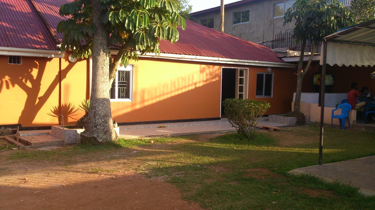 Oceanic House City Park Motel Entebbe Exterior photo